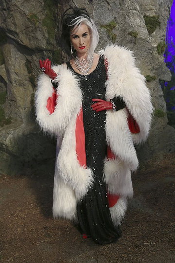 Cruella De Vil (Victoria Smurfit)