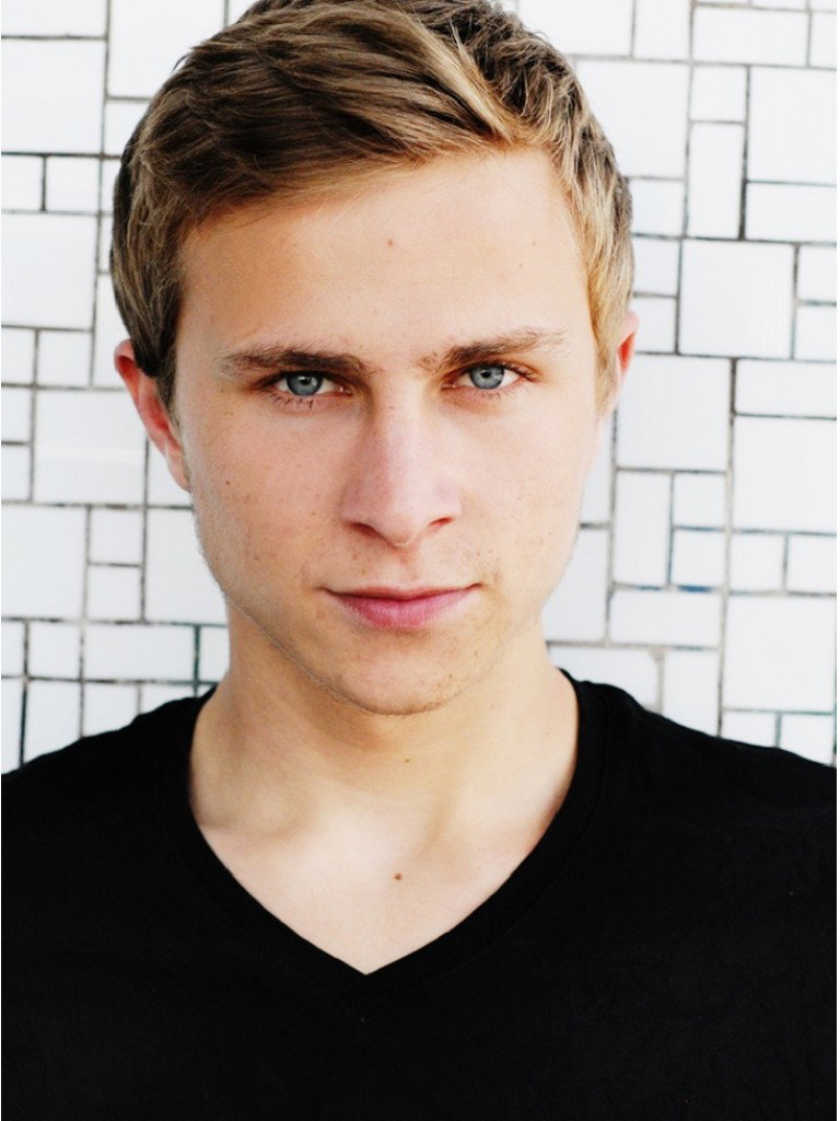 Max Hubacher
