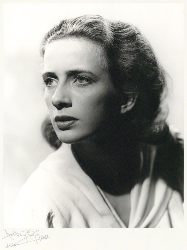 Leora Dana