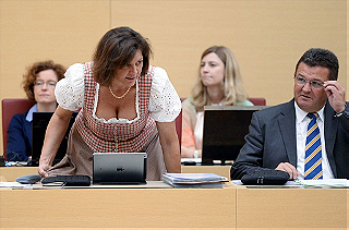 Eigner nackt ilse Landtagspräsidentin: Missbrauchsskandal