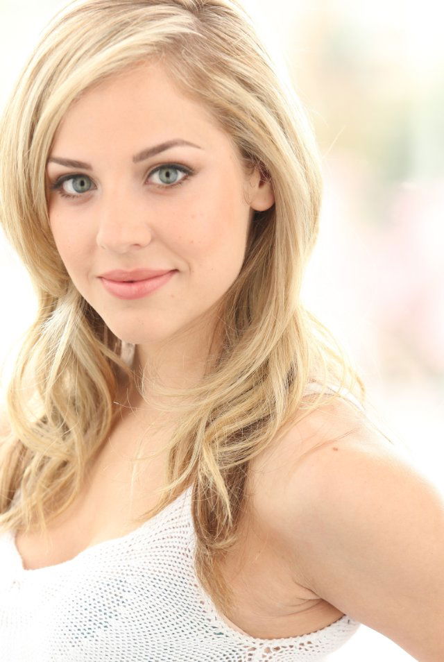 Next photo of MacKenzie Porter