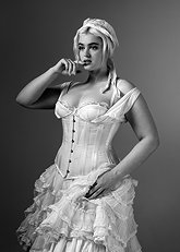 serena-bridal-corset-by-vanyanis-modeled-by-stefania-ferrario