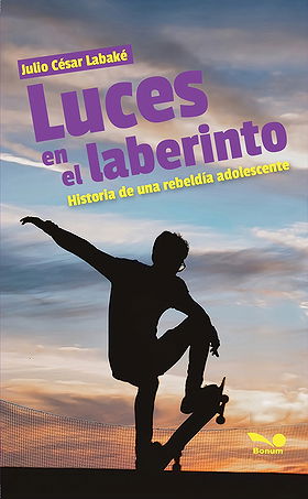 Luces en el laberinto — Historia de una rebeldía adolescente