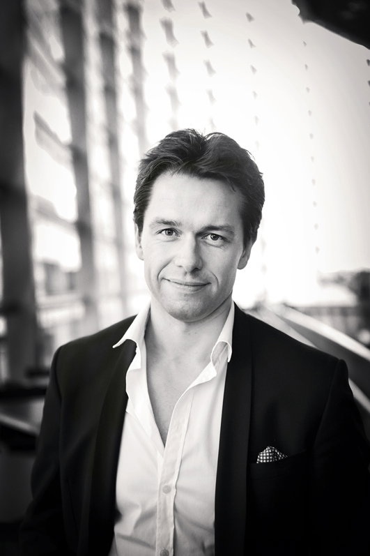 Julian Ovenden