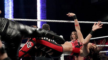 Naomi & Tamina vs. The Bella Twins (WWE, Payback 2015)