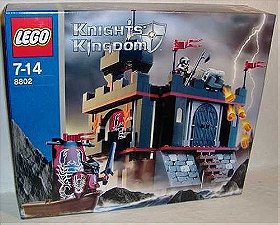 LEGO Knights' Kingdom: Dark Fortress Landing (LEGO 8802)