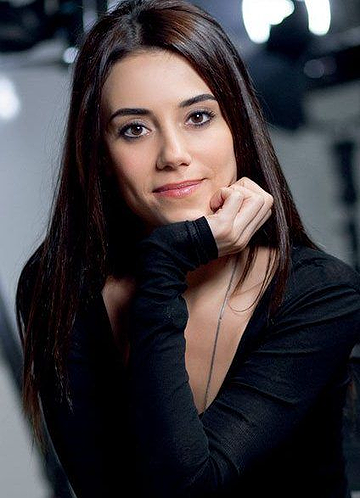 Cansu Dere