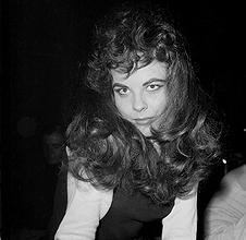 Kaye Elhardt pictures and photos