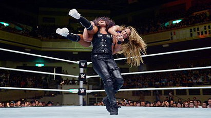 Paige vs. Tamina vs. Nikki Bella (WWE, Beast in the East)