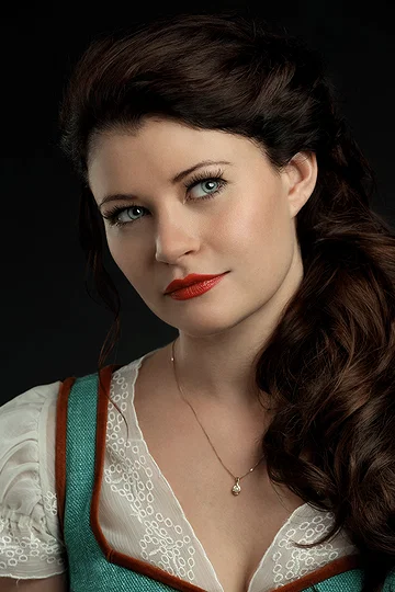 Belle (Emilie de ravin)