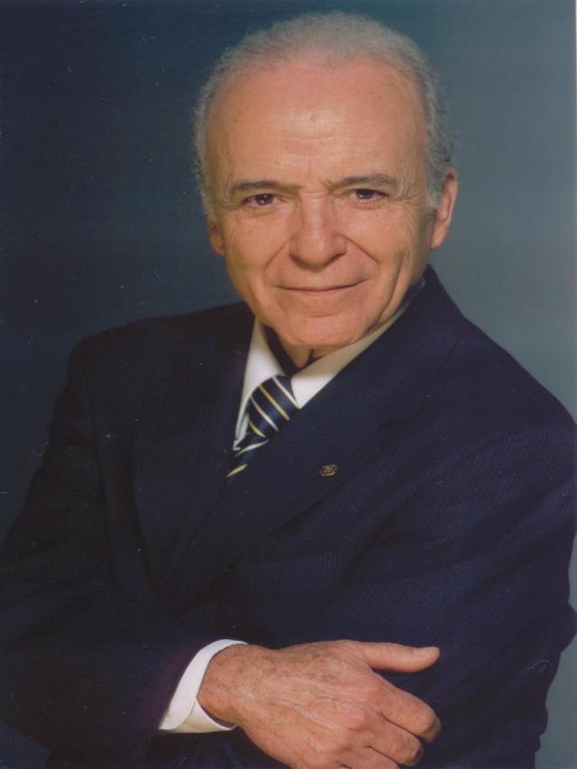Luis Bayardo